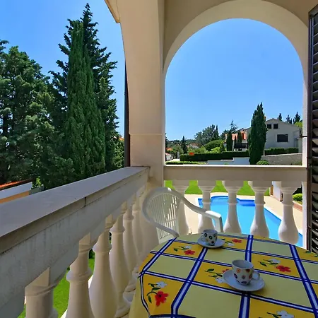 Sun Palace