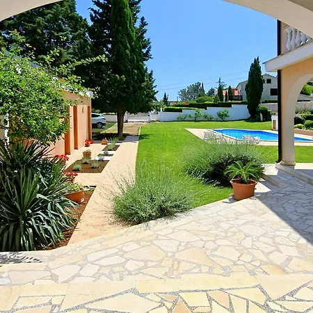 Guest house Sun Palace Premantura