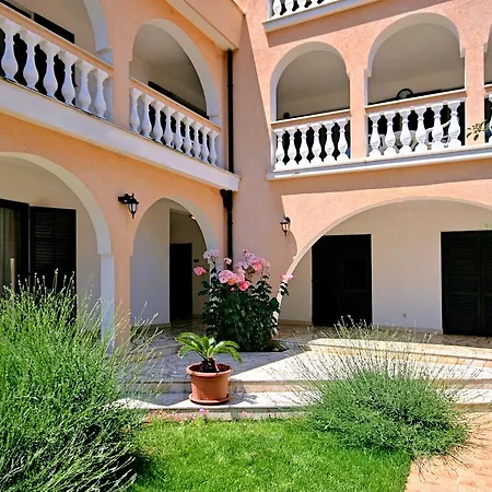 Guest house Sun Palace Premantura